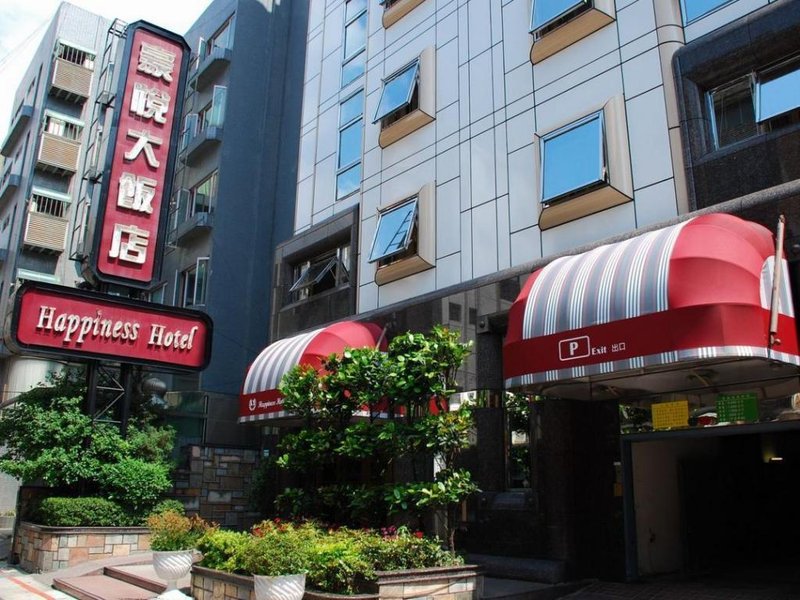 Happiness Hotel, Trung Sơn