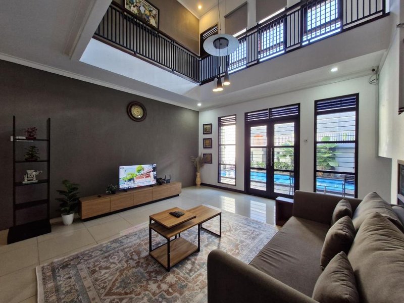 High Livin Villa Setrasari