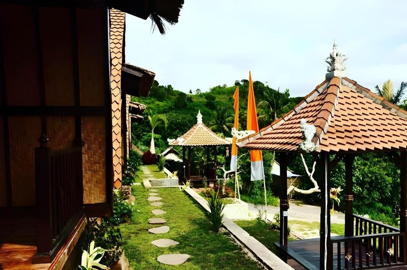 holy hills inn bungalow nusa penida