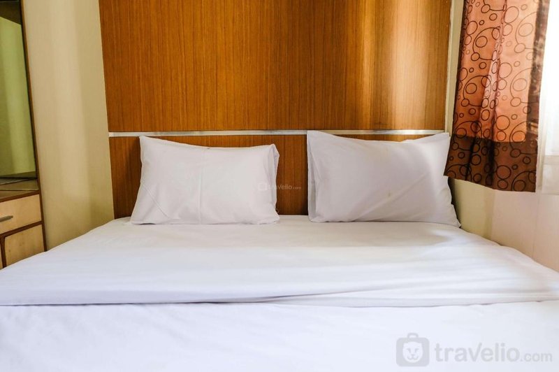 Homey 2BR at Suites Metro Apartment By Travelio