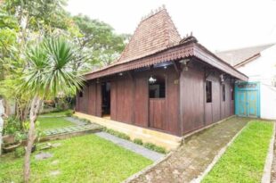 Joglo House in Central Bogor By penggemarlawas