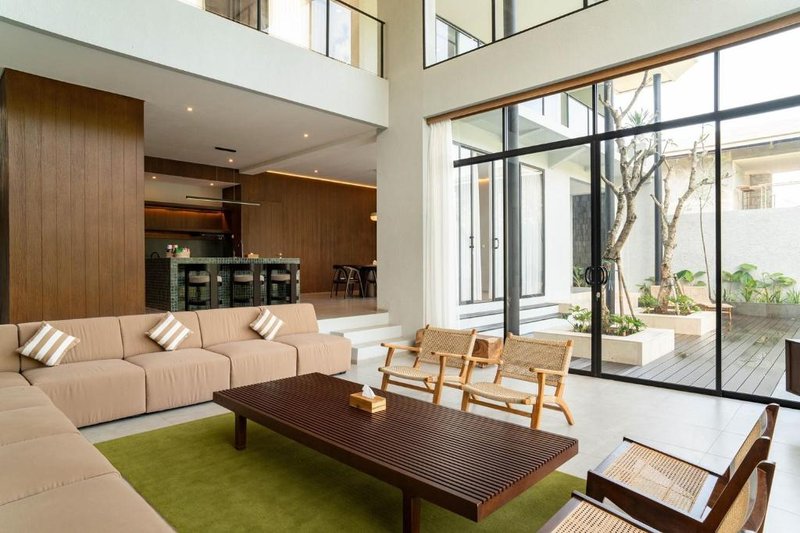 Kireina Mori Forest View Villa 6 bedrooms with a private heated swimming pool and a movie room