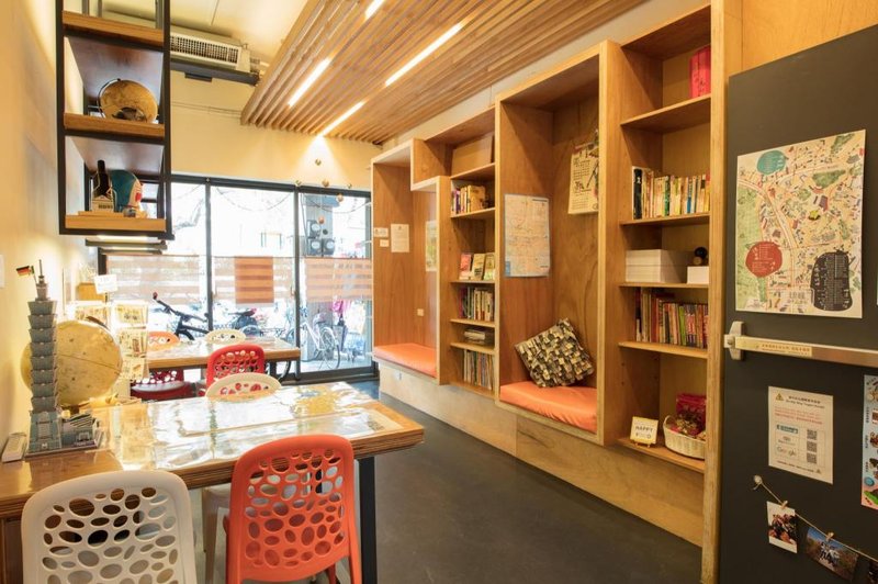 On My Way Taipei Hostel