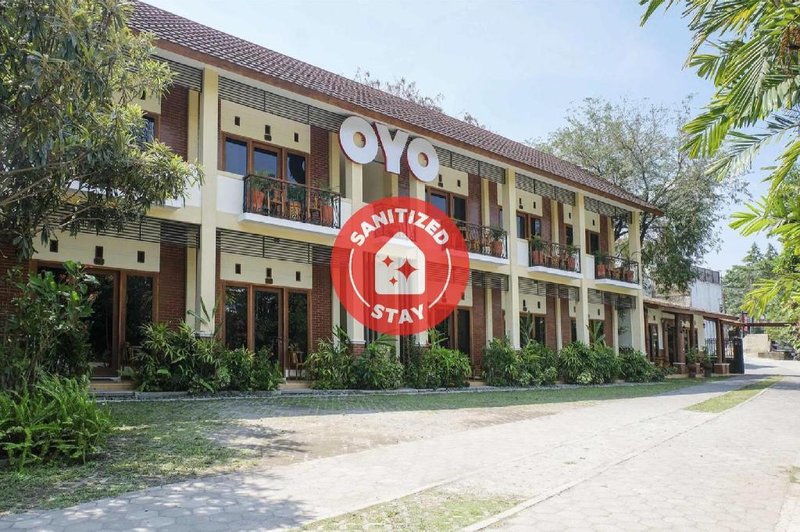 OYO 261 Sasono Putro Guest House
