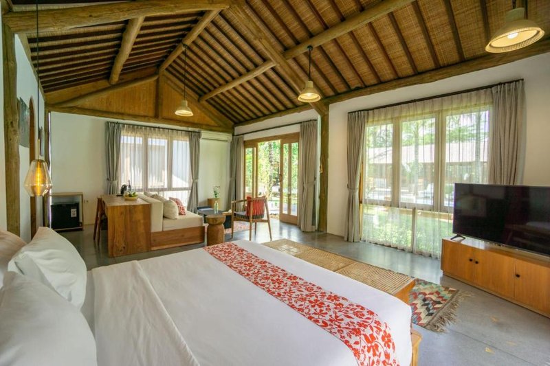 Poolside Room with Lounge in Kaba-Kaba