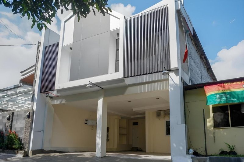 RedDoorz near Ambarrukmo Plaza Mall