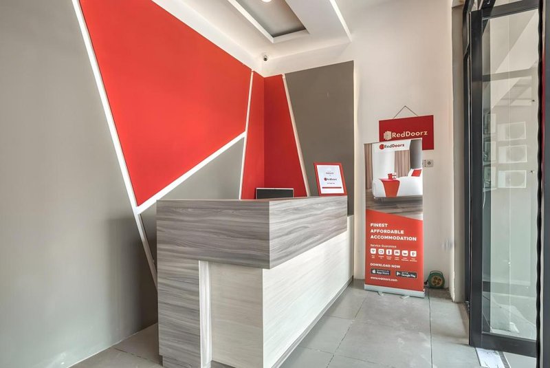 RedDoorz near Binus Anggrek 2