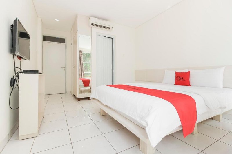 RedDoorz near Pancoran