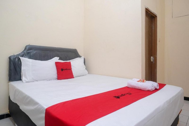 RedDoorz near Plaza Ambarrukmo Yogyakarta