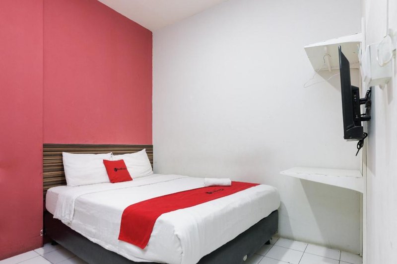 RedDoorz near Seasons City Mall