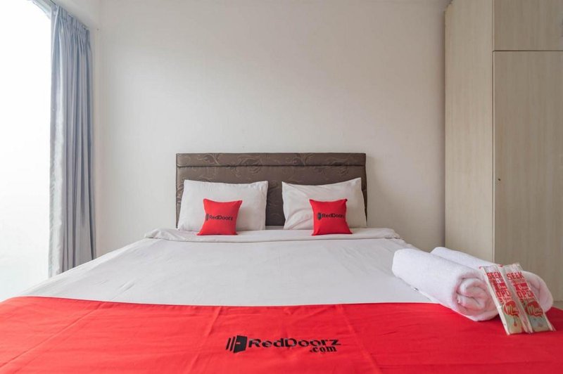 RedDoorz near Trans Studio Mall Bongo Residence