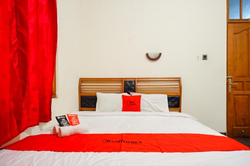RedDoorz near Tugu Yogyakarta