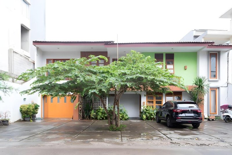 RedDoorz Plus near Cilandak Town Square 2