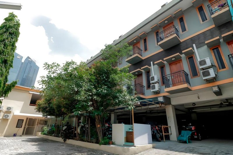 RedDoorz Plus near Ciputra World Kuningan 2