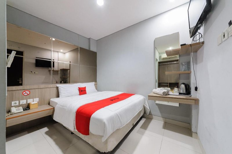 RedDoorz Plus near Grand Indonesia Jakarta