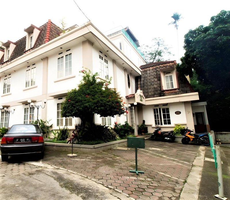 RedDoorz Plus near Parahyangan University