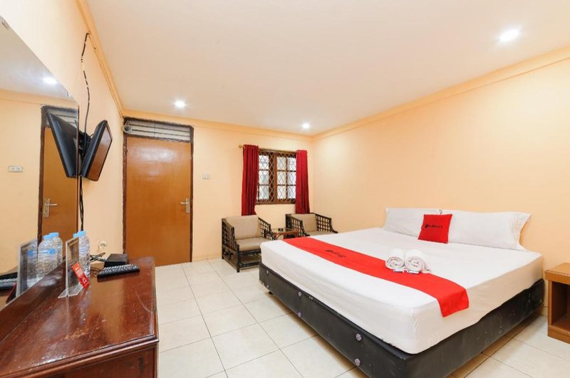 RedDoorz Plus near RSCM Jakarta