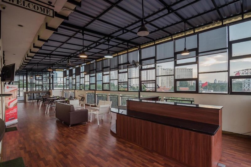 RedDoorz Plus near Semanggi