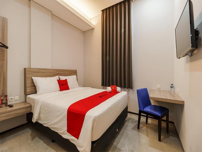 RedDoorz Plus near Senayan City