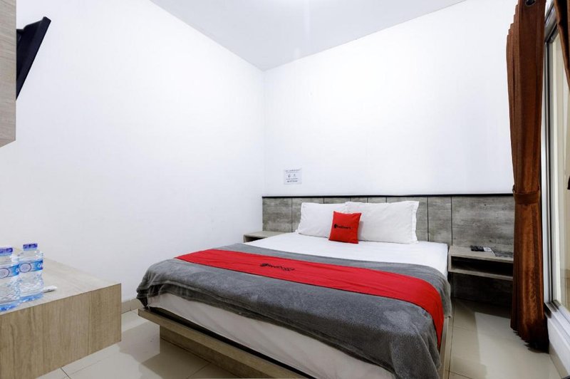 RedDoorz Premium @ Ampera Raya 2