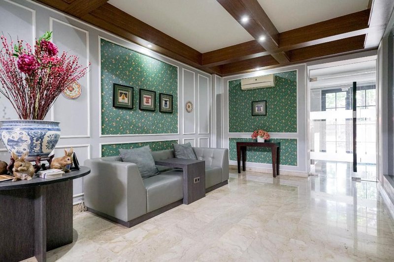 RedDoorz Premium near RS Pondok Indah