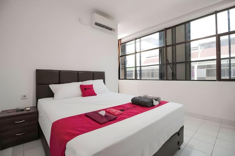 RedDoorz @ Ruko ITC Roxy Mas