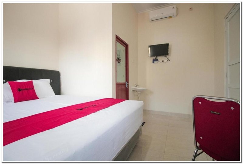 RedDoorz Syariah @ Jatinegara