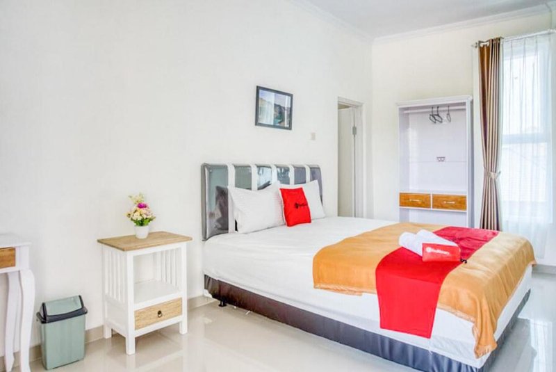 RedDoorz Syariah near Taman Pelangi Monjali