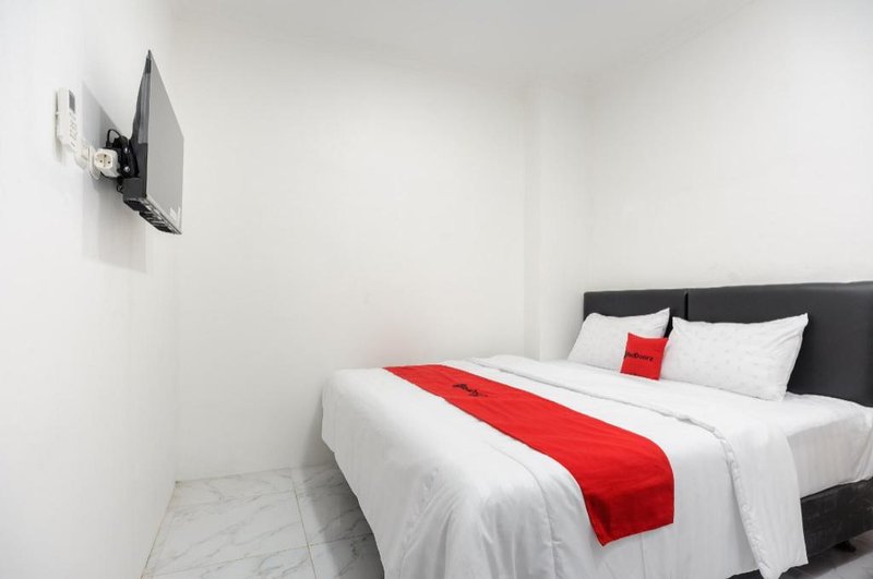 RedDoorz Syariah @ Sakura Hotel Jatiwaringin