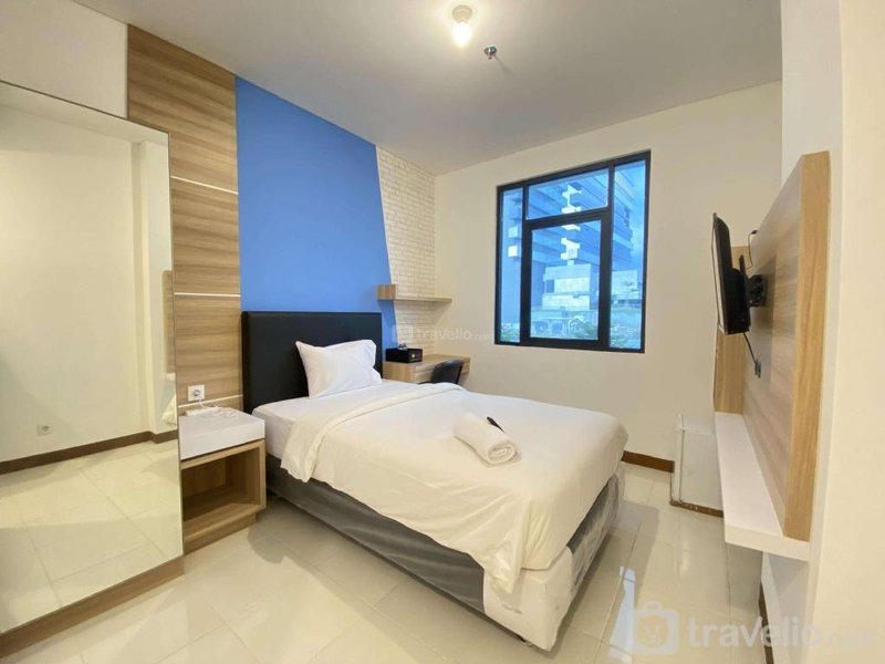 Simply Studio Room Semi Apartment at The Lodge Paskal near BINUS University By Travelio