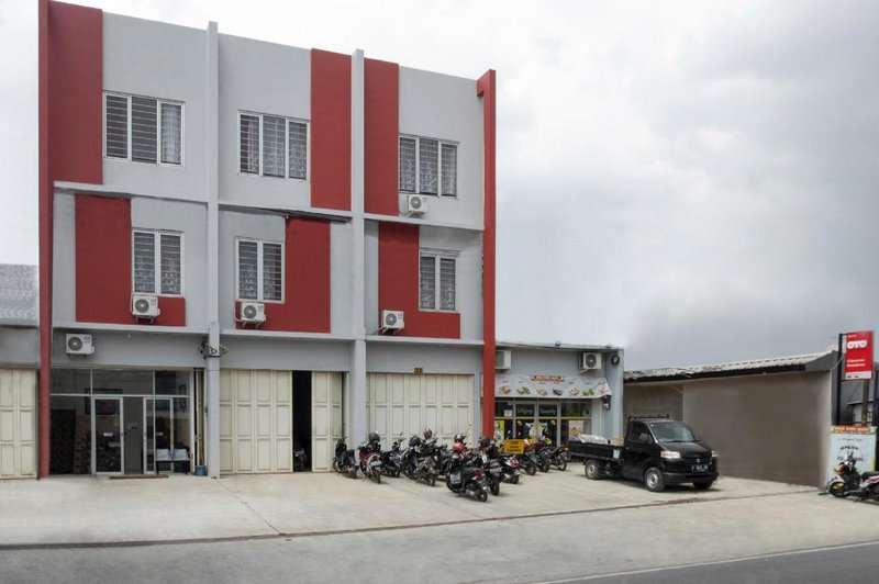 Super OYO 2183 Cibeureum Residence