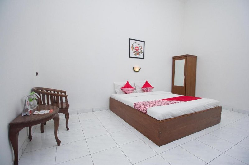 Super OYO 759 Hotel Dewi Sri