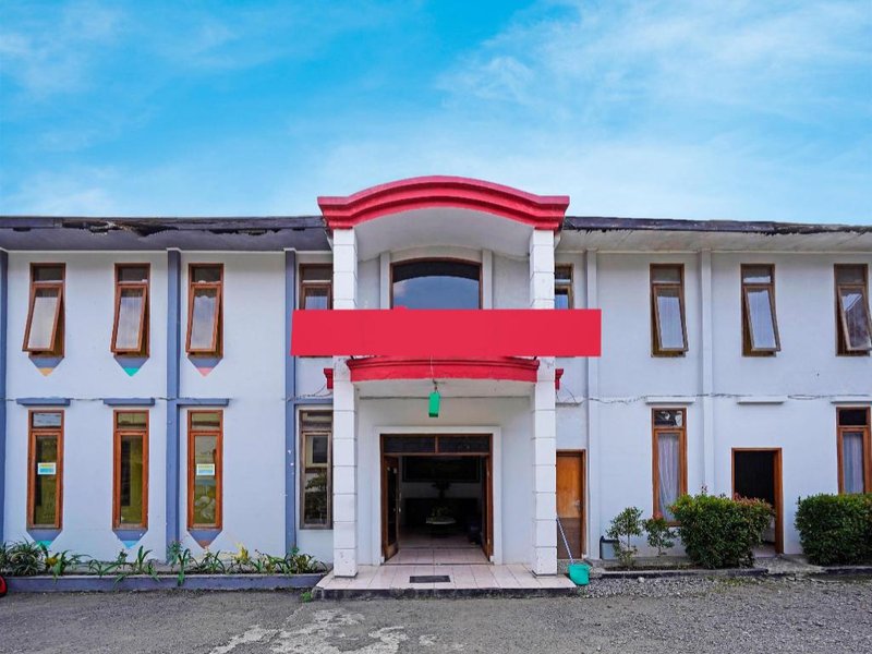 Super OYO 91350 Garden Hostel