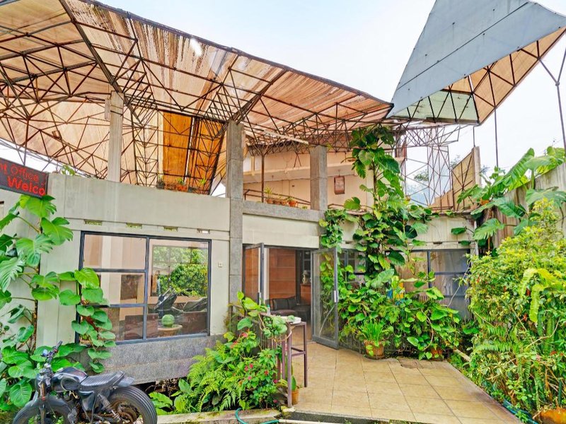 Super OYO Capital O 91810 Hotel Balebat 2