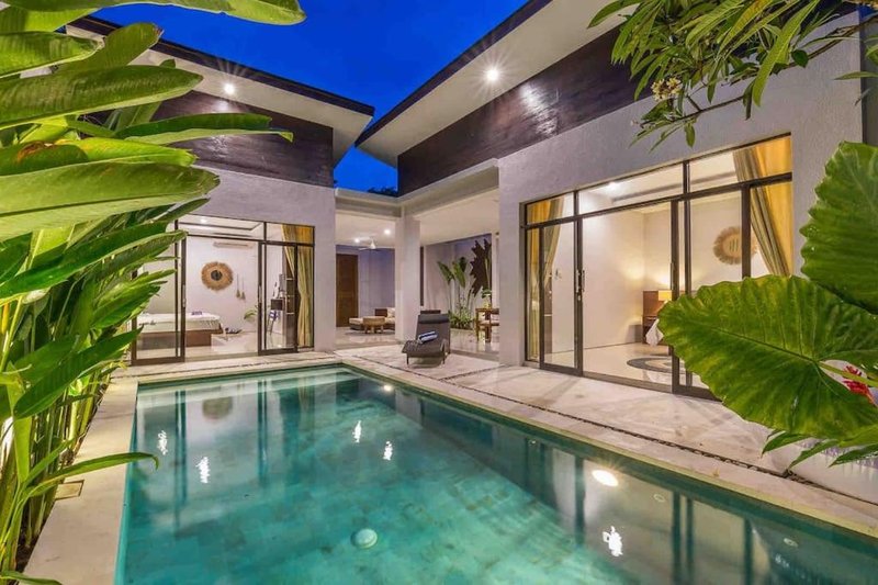 The R Villa Toba – incl. Motorbikes