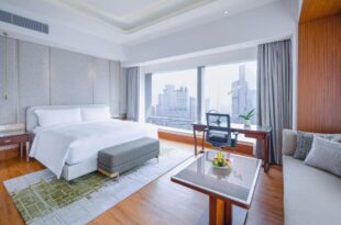 The Ritz-Carlton Jakarta, Mega Kuningan