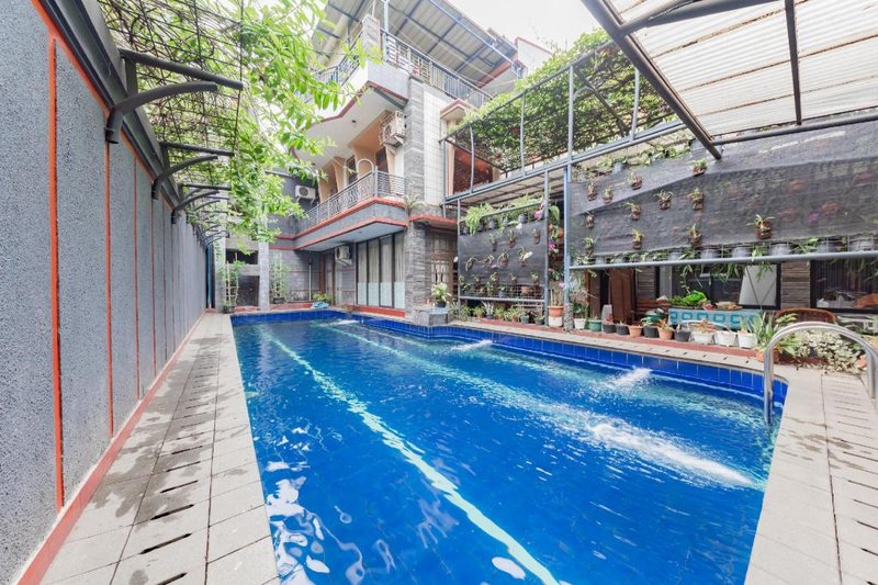 Urbanview Hotel Villa Surya Bandung