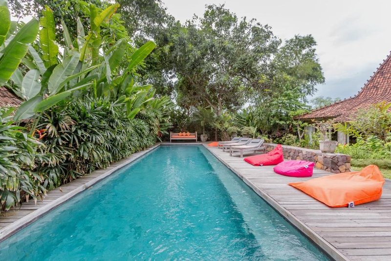 Wahyu wonderful 4Bd villa with huge garden and 2 pools