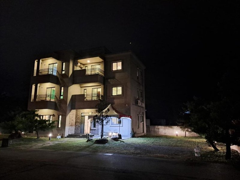 南海凱歌民宿獨棟庭園別墅 1烤肉打牌歡唱 2寵物友善 3聰明包棟-依人數提供相對應床位及房間數4近市區東大夜市