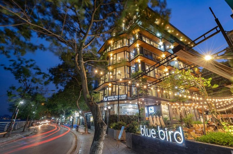 22Land Moon West Lake