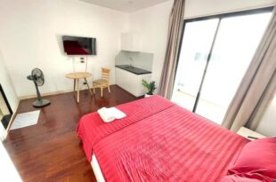 67132 Cozy studio close Ho Tay balcony full sunlight