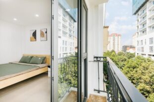 9 LIGHT APARTMENT