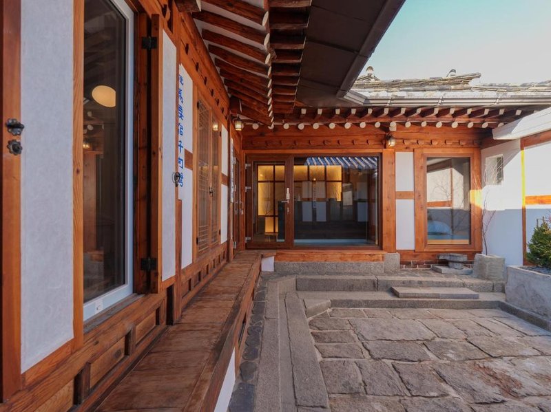 Bukchon Hanok – ‘Yul Jae’ The access code is sent by message