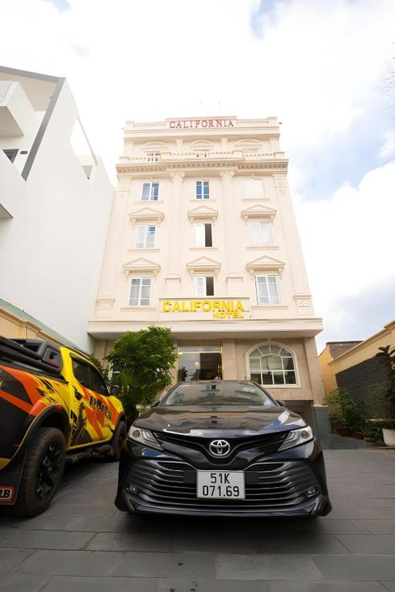 CALIFORNIA HOTEL, Q12