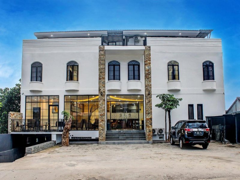 Capital O 92583 Raja Soeta Hostel Syariah