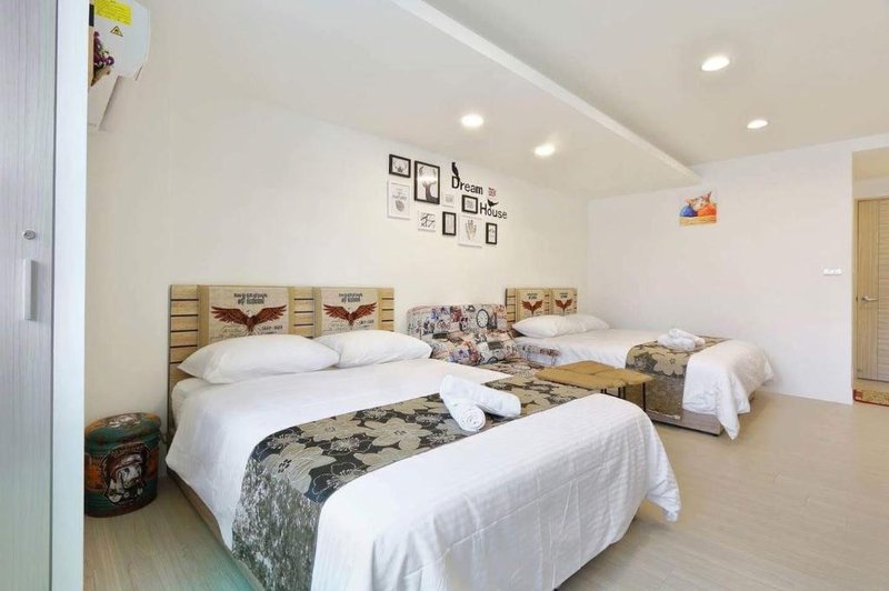 F Taipei Ximening Swome Home (MRT 6 minutes