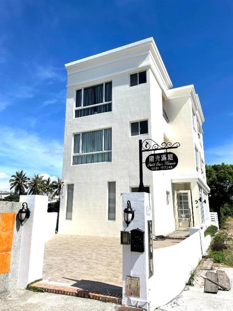 Full Sun House – Peng’s Family