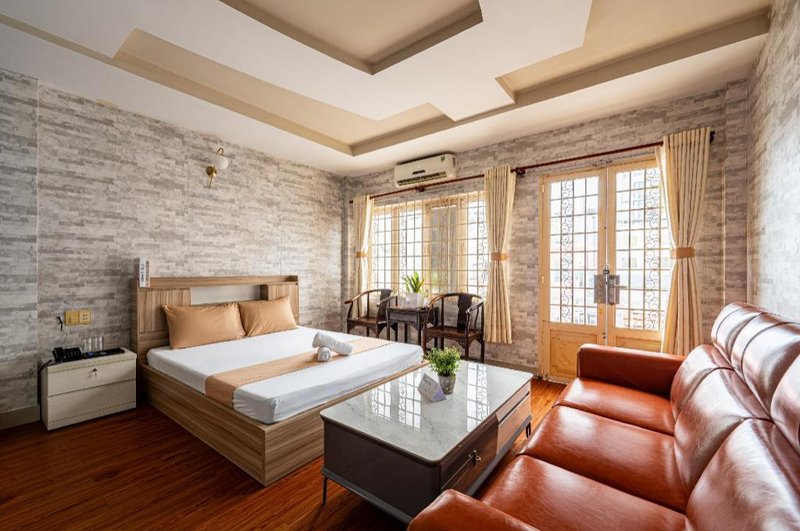 Hoàng Long Hotel By Cozrum