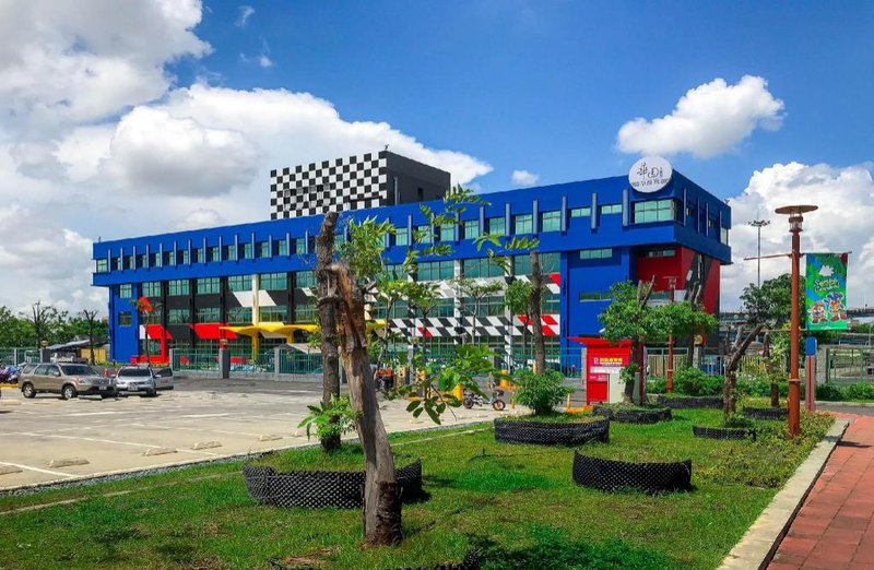 Holiday Garden Hotel SKM Park