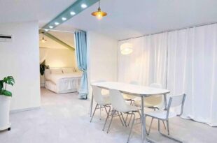 Hongdae 30 seconds to Subway